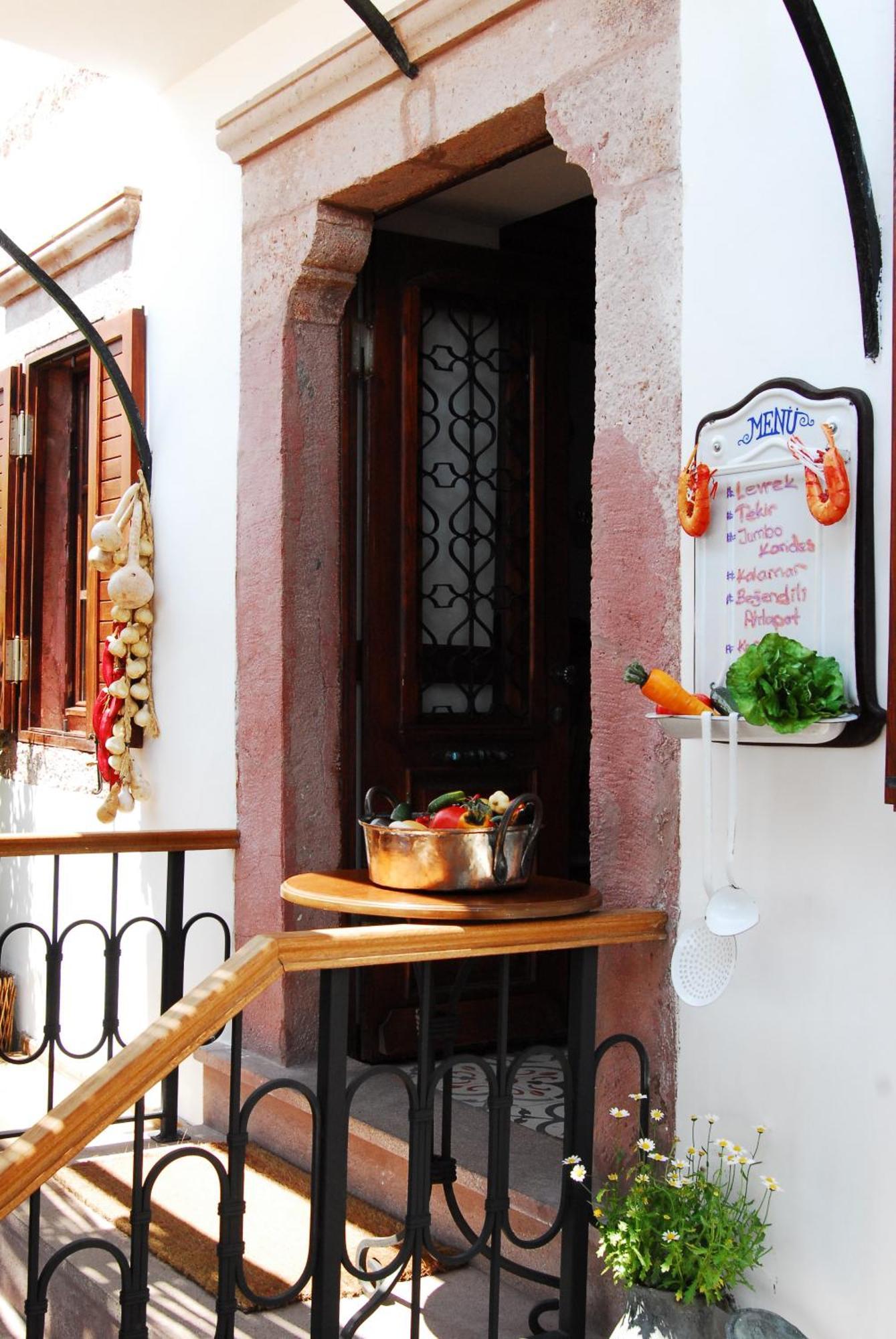 Aliye Hanim Hotel Ayvalı Exterior foto