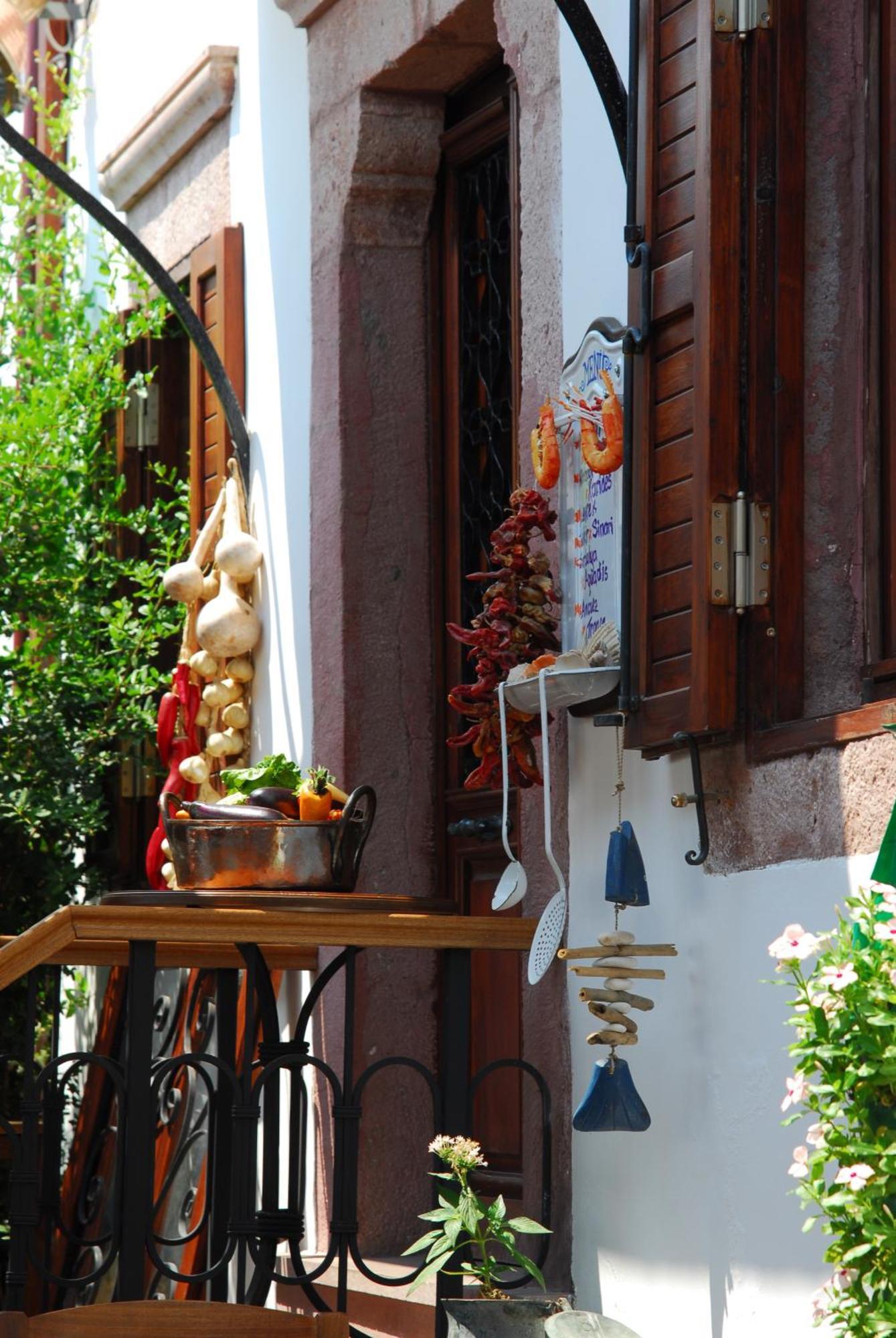 Aliye Hanim Hotel Ayvalı Exterior foto