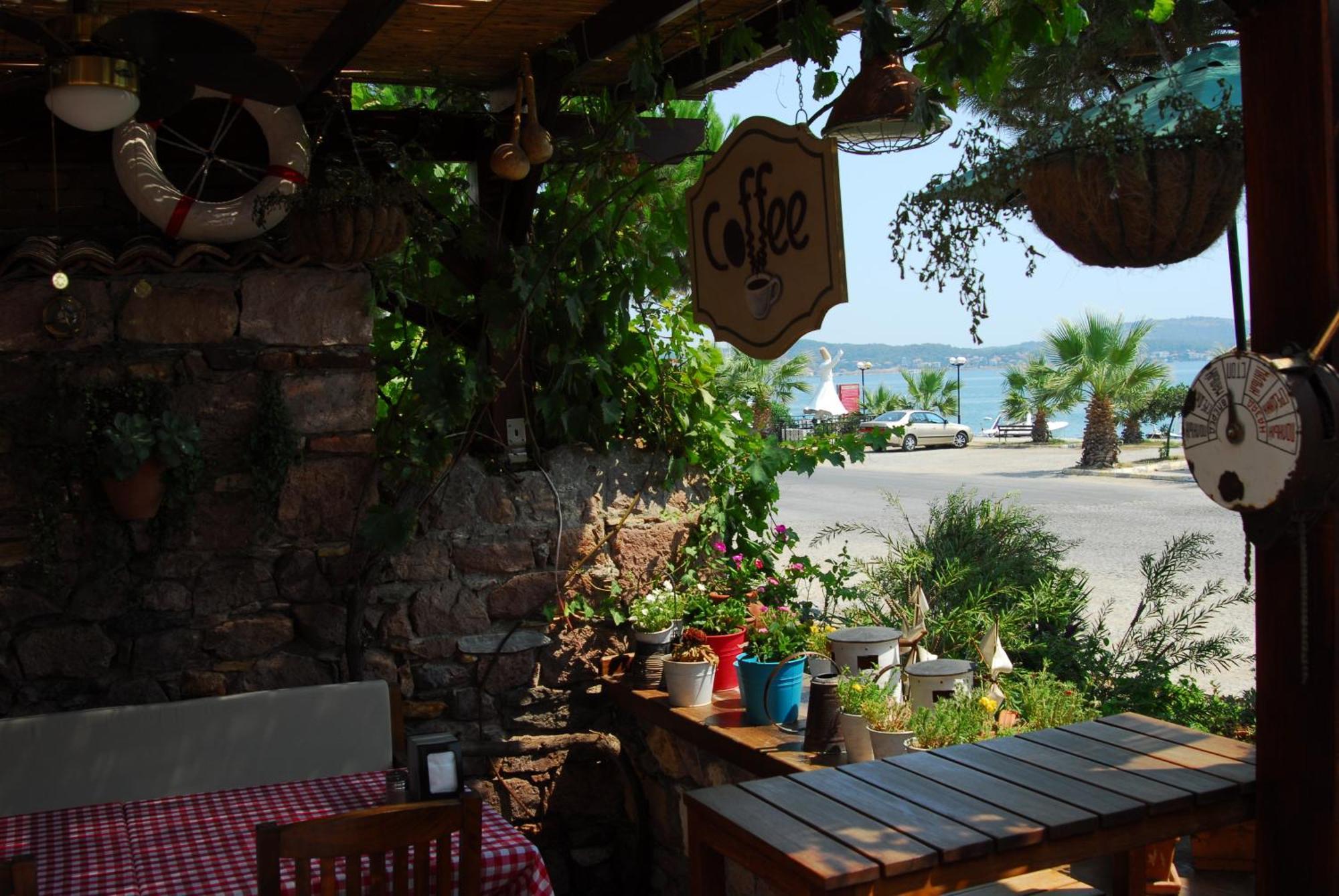 Aliye Hanim Hotel Ayvalı Exterior foto